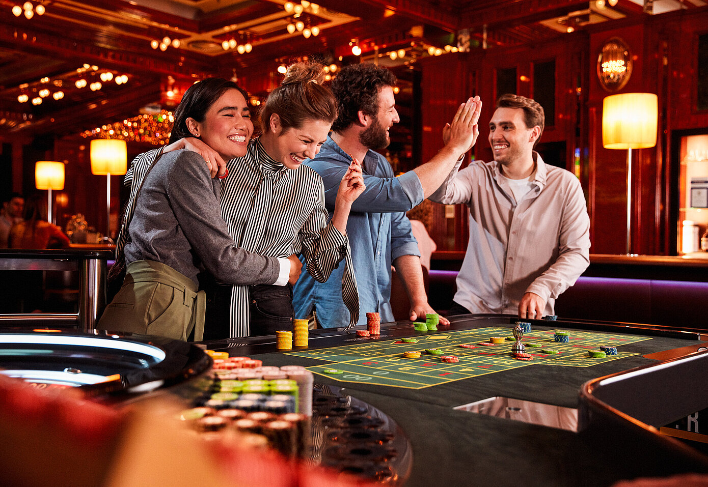 Jogador de casino online feliz